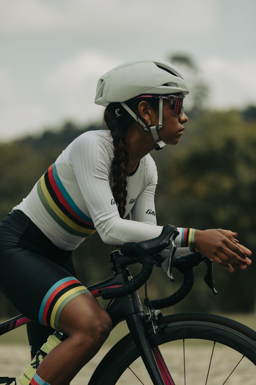 Equipo de ciclismo con su kit Gavia